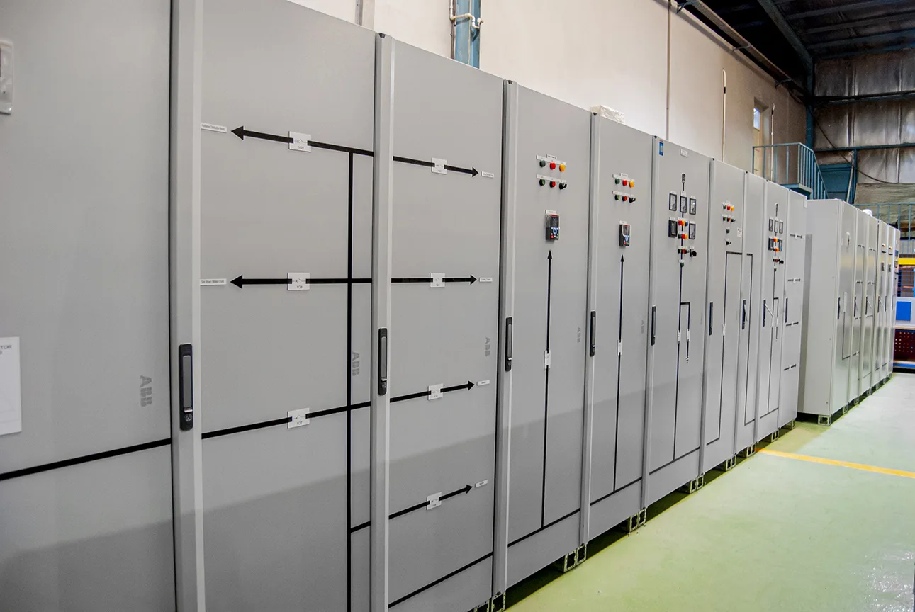 Automatic Power Factor Correction System for Shopping and Entertainment Mall