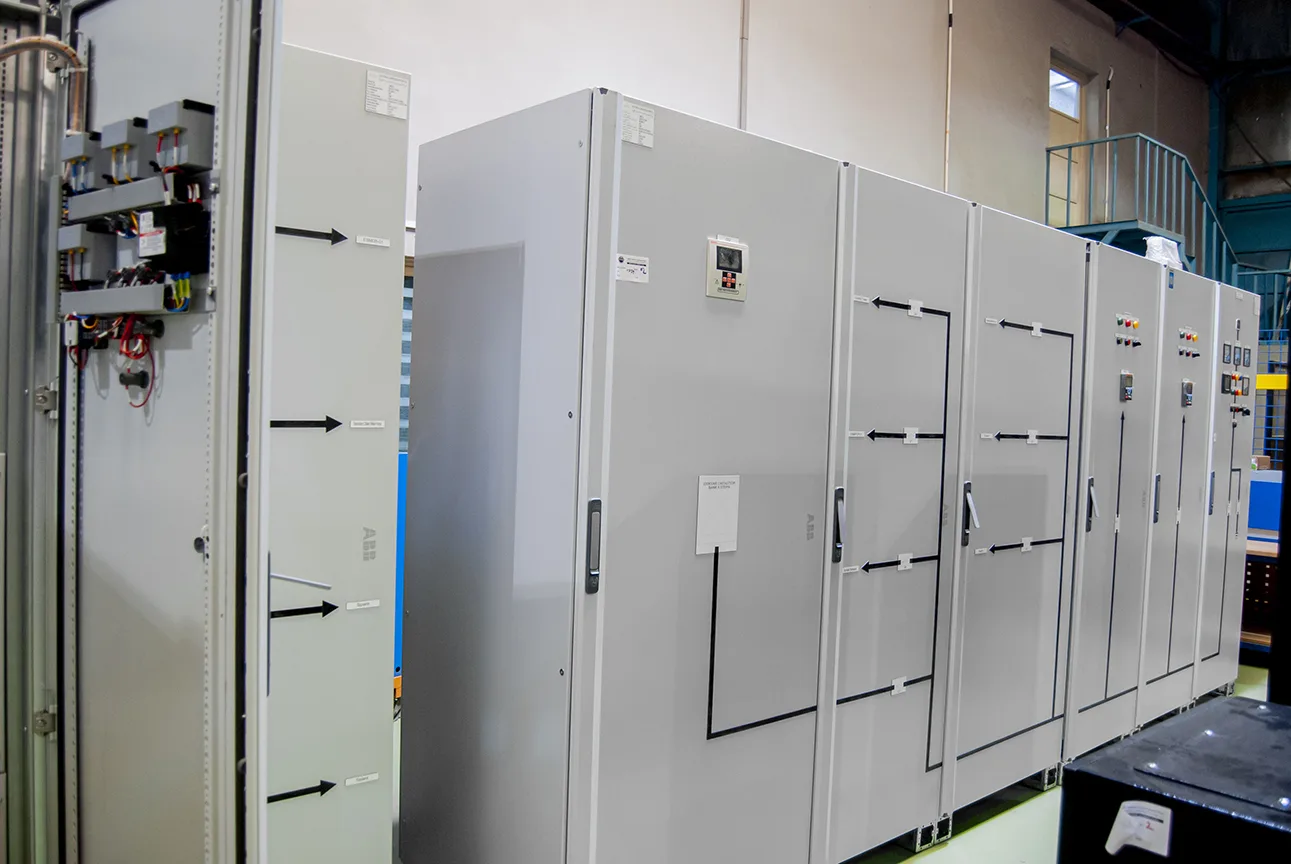 Automatic Power Factor Correction System for Shopping and Entertainment Mall