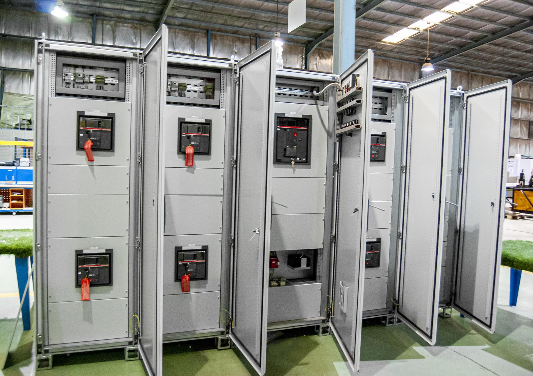 Control and electrical panel for Al Inma Bank Headquarters using ABB System Pro E